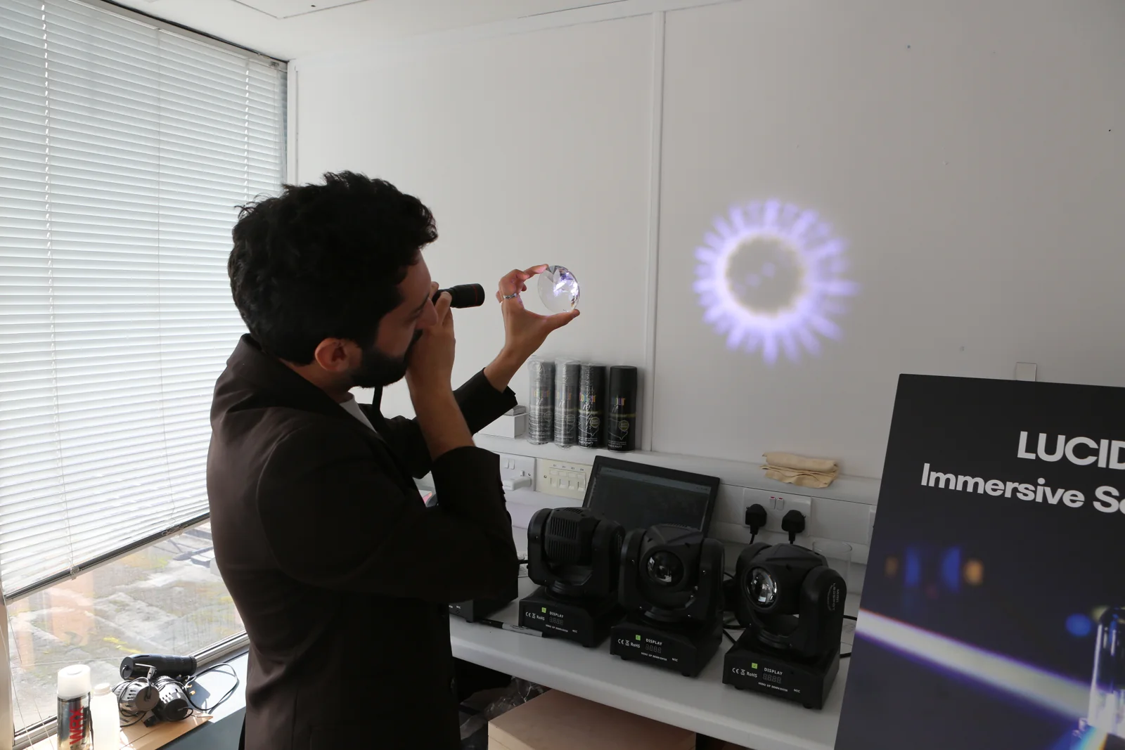 Raphaël testing the light equipment in the gallery.